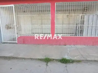 SE ALQUILA LOCAL COMERCIAL 100M2 UBICADO EN EL CASCO CENTRAL TUCACAS, LIBERTADOR.