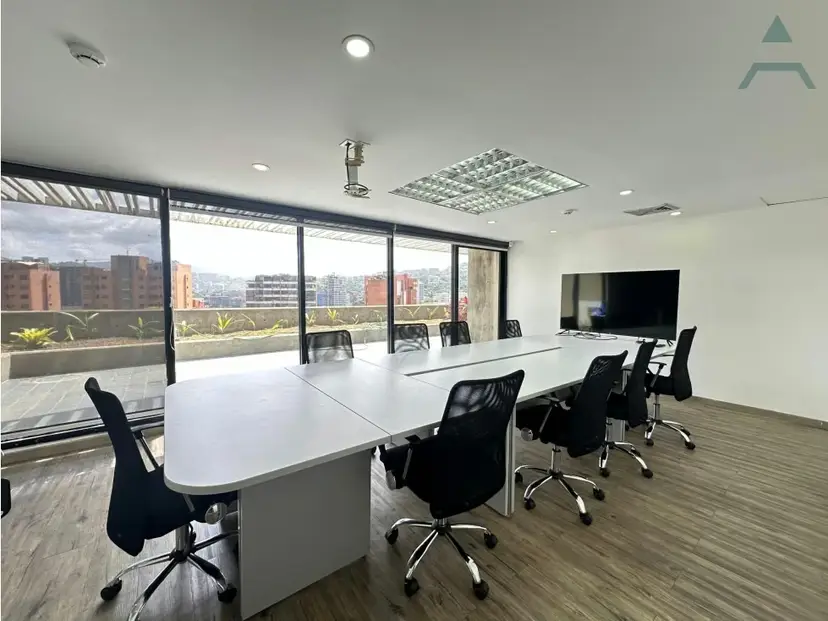 Se vende oficina 450m² con terraza en El Rosal