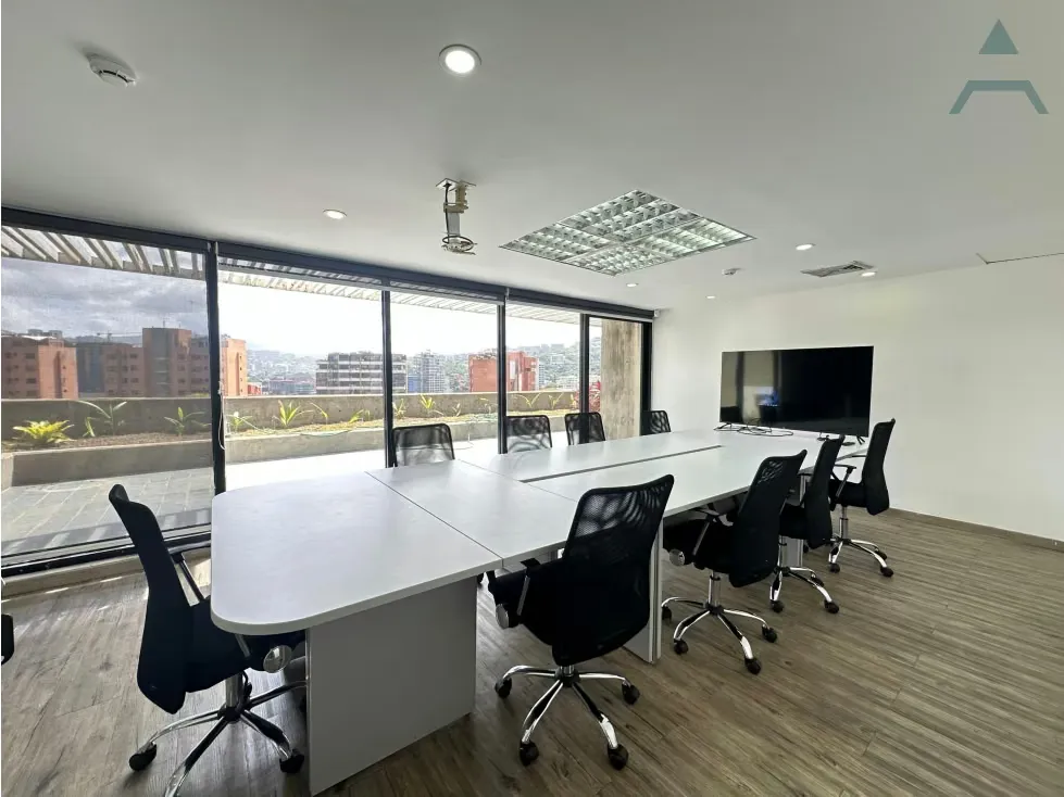 Se vende oficina 450m² con terraza en El Rosal