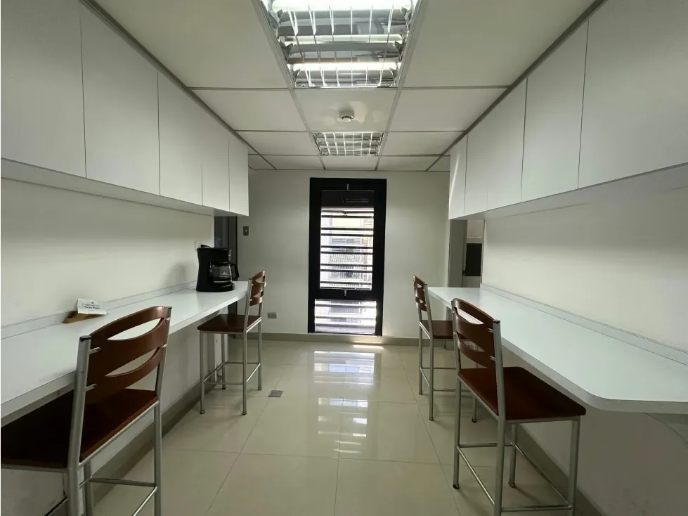 Se vende oficina 450m² con terraza en El Rosal - 11