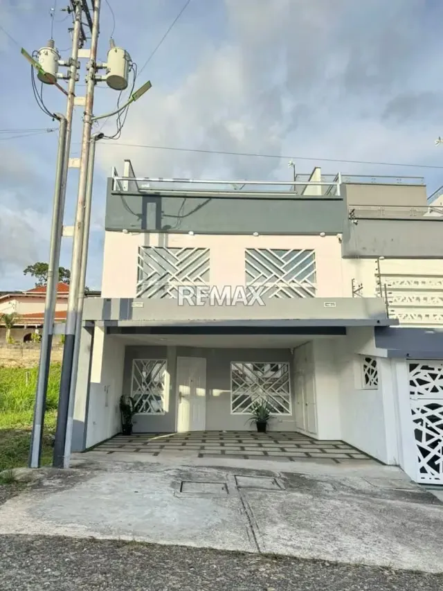 CASA MODERNA EN VENTA EN URB VILLA GRANADINA - 20