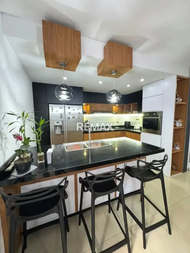 CASA MODERNA EN VENTA EN URB VILLA GRANADINA - 3