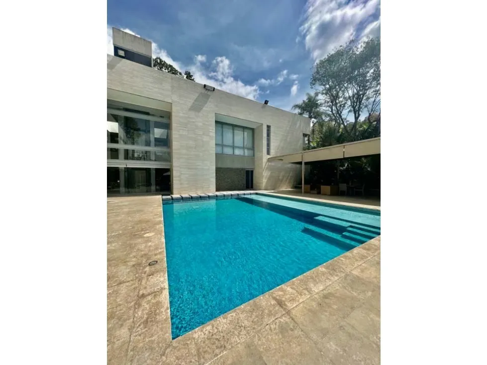 Se vende casa 2400m2 Country Club 2968