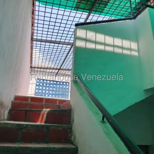 Casa (Duplex) en Venta en El Paraiso, Distrito Metropolitano - 26