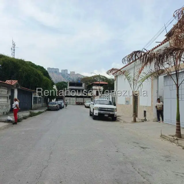 Casa (Duplex) en Venta en El Paraiso, Distrito Metropolitano - 34