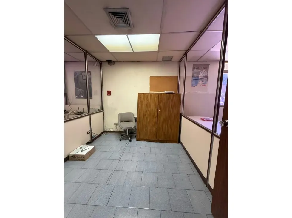 Se vende local/oficina 266m2 Los Dos Caminos 6137 - 13