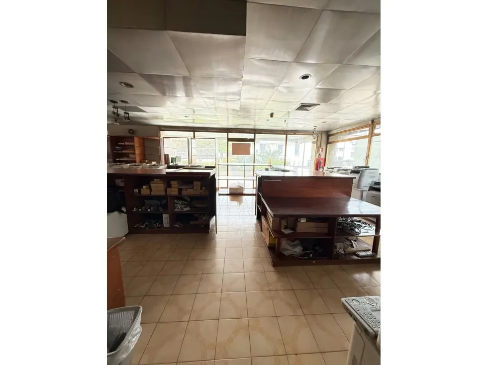 Se vende local/oficina 266m2 Los Dos Caminos 6137 - 6