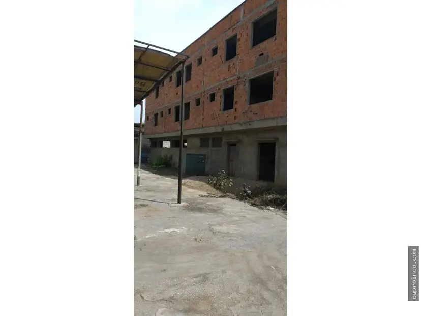 Se vende hotel y rest. en obra gris, Puerto Cabello Gran Oportunidad!