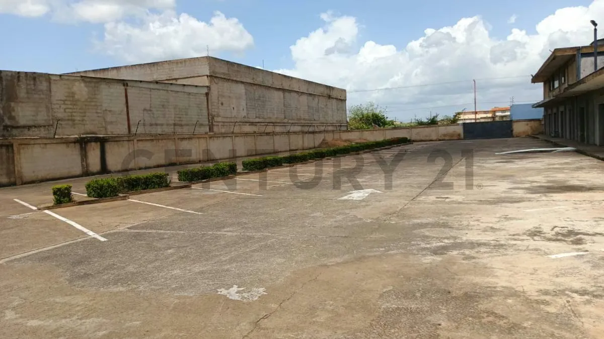 ¡Gran Oportunidad de Inversión! Centro Comercial Villa Betania - 2