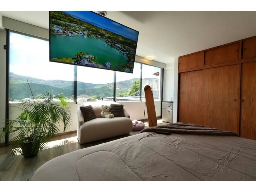 Venta de Casa Colinas de Vista Alegre Completamente Remodelada. 672m2. - 30