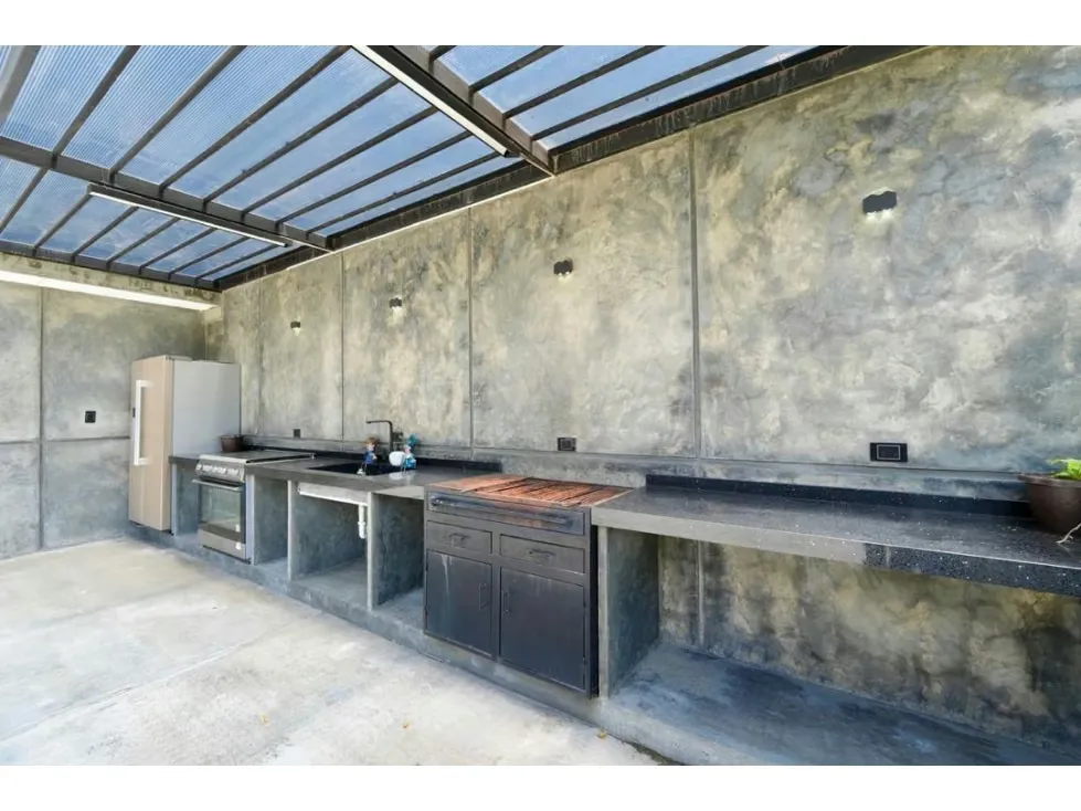 Venta de Casa Colinas de Vista Alegre Completamente Remodelada. 672m2. - 41