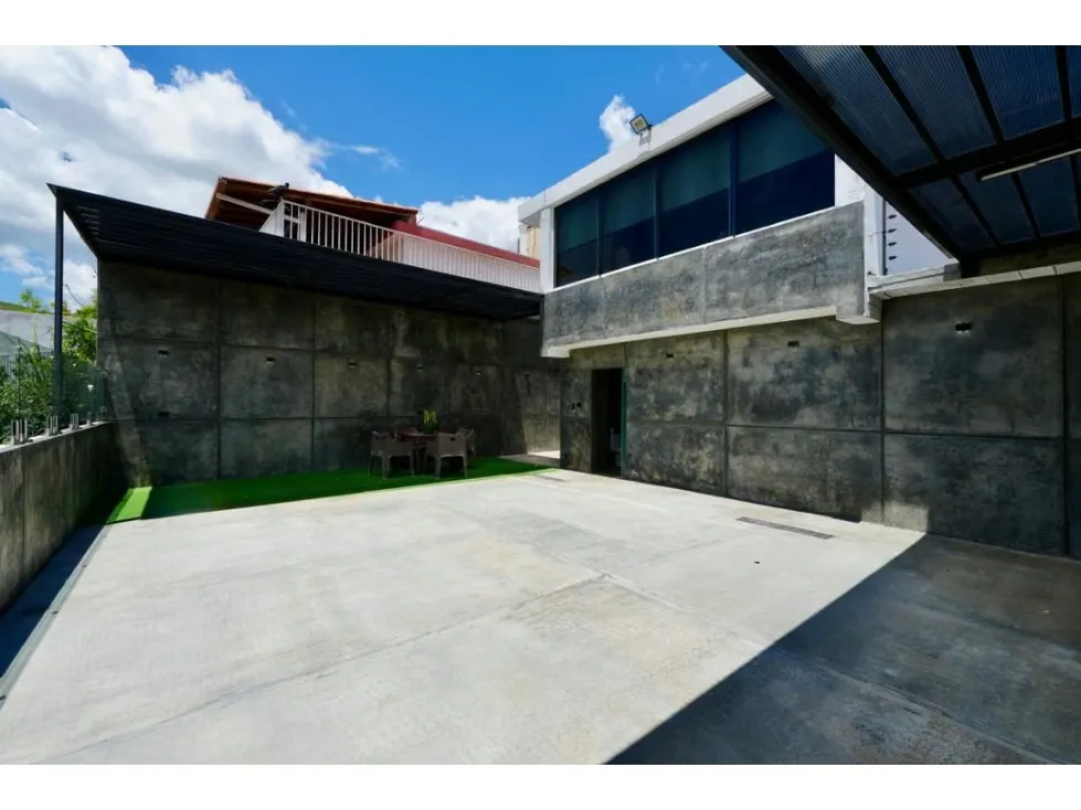 Venta de Casa Colinas de Vista Alegre Completamente Remodelada. 672m2. - 42