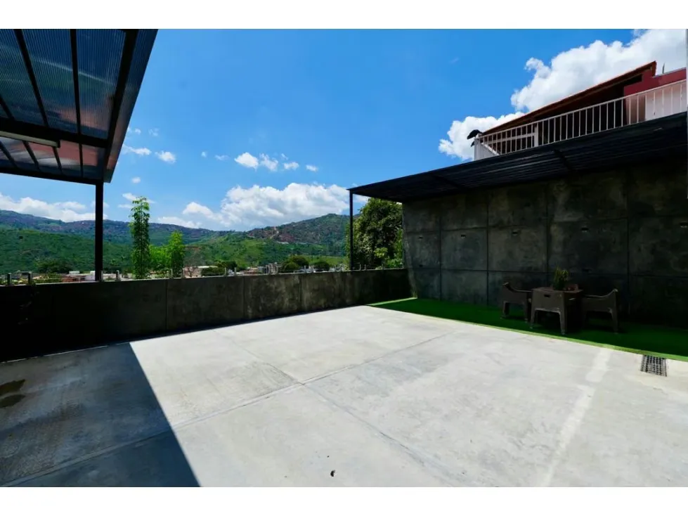 Venta de Casa Colinas de Vista Alegre Completamente Remodelada. 672m2. - 43