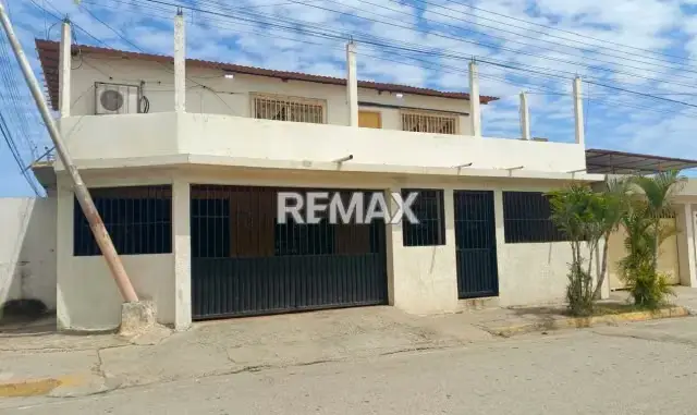 Venta de Casa de dos niveles en la llanada Cumana, Estado Sucre