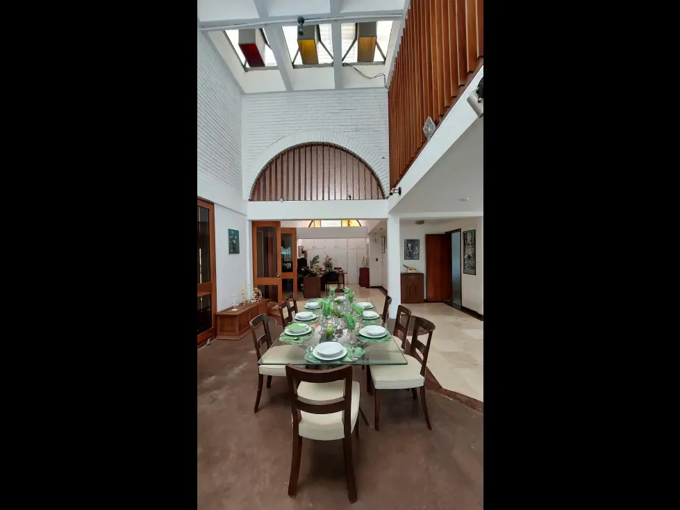 Vendo Casa en calle cerrada 1015m2Terreno Prados del Este 3165 - 11