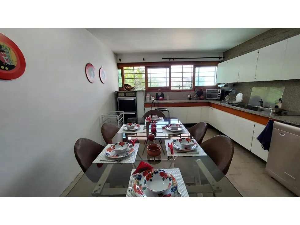 Vendo Casa en calle cerrada 1015m2Terreno Prados del Este 3165 - 12