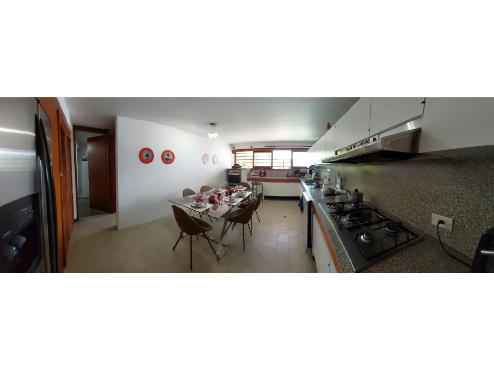Vendo Casa en calle cerrada 1015m2Terreno Prados del Este 3165 - 13
