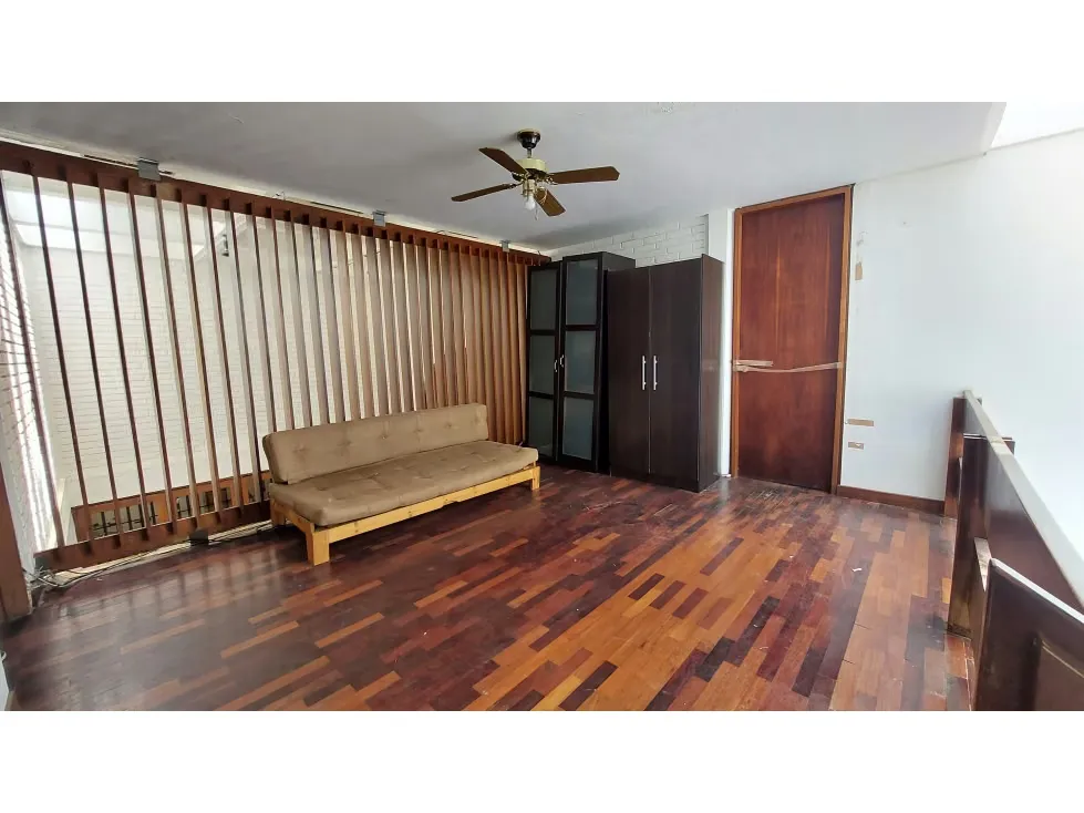 Vendo Casa en calle cerrada 1015m2Terreno Prados del Este 3165 - 14