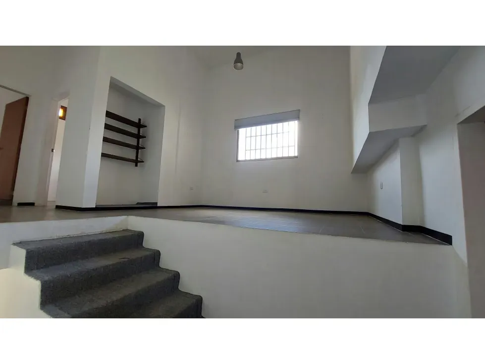 Vendo Casa en calle cerrada 1015m2Terreno Prados del Este 3165 - 15