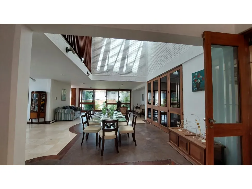 Vendo Casa en calle cerrada 1015m2Terreno Prados del Este 3165 - 3