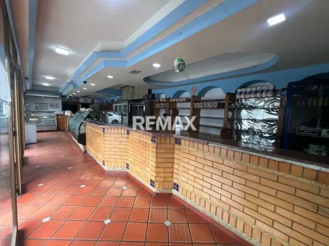 En Alquiler, Local Comercial - 3