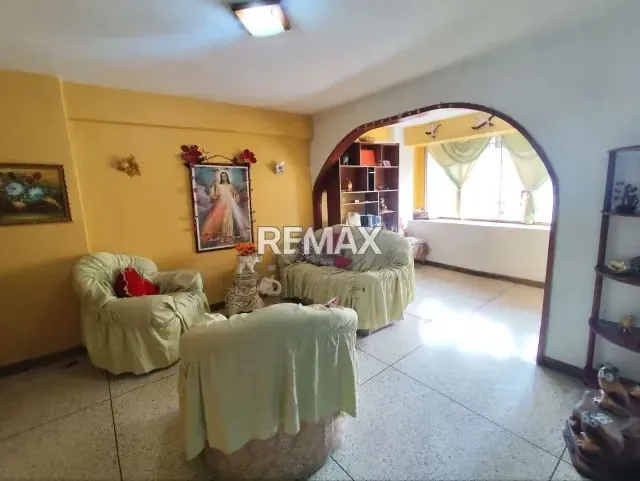 EN VENTA APARTAMENTO EN ALTAGRACIA - 2