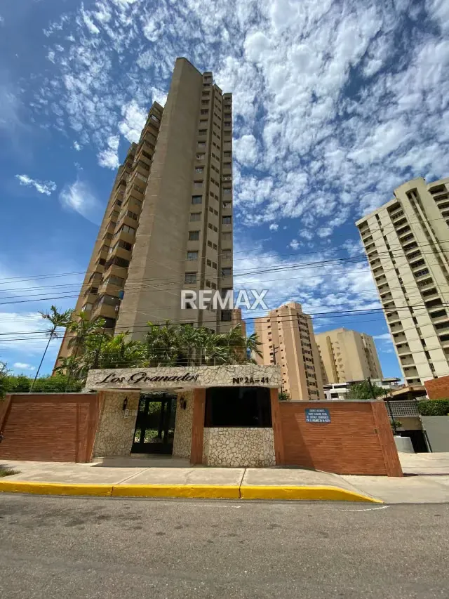 APARTAMENTO EN VENTA EN EDIF. LOS GRANADOS ZONA ESTE EN MARACAIBO