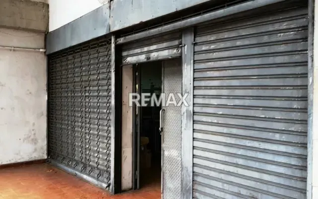 EN VENTA LOCAL COMERCIAL EN PARROQUIA ALTAGRACIA - 4