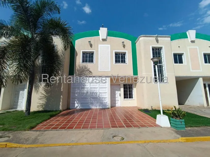 Townhouse (1 Nivel) en Venta en Carretera H, Zulia