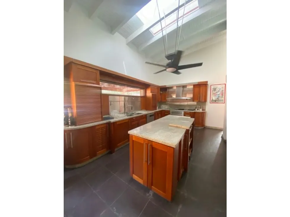 Se vende casa 680m2 4h+2s/7b/10p Cerro Verde 4377 - 28