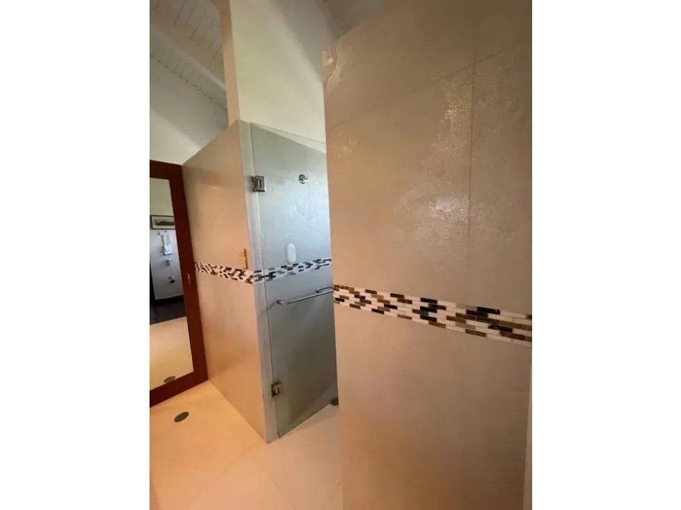 Se vende casa 680m2 4h+2s/7b/10p Cerro Verde 4377 - 52