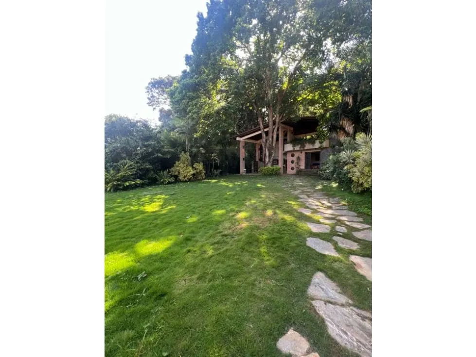 Se vende casa 680m2 4h+2s/7b/10p Cerro Verde 4377 - 54