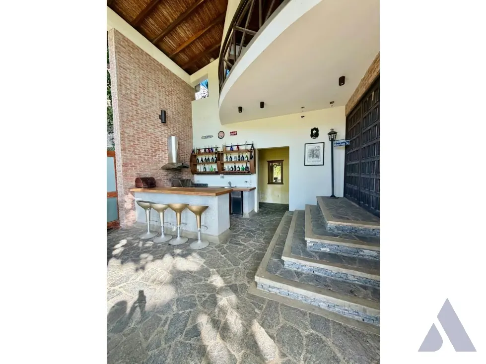 Se vende casa 680m2 4h+2s/7b/10p Cerro Verde 4377 - 60