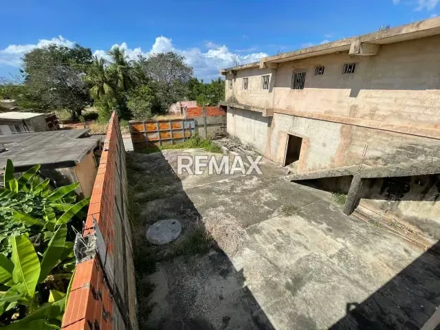 LOCAL COMERCIAL EN VENTA AV. INTERCOMUNAL CABIMAS, SECTOR LA VACA - 3