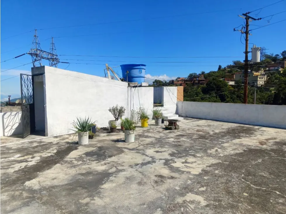VENTA DE CASA EN EL JUNQUITO KM 12, LIBERTADOR. - 12