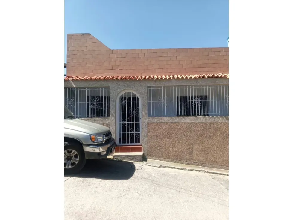 VENTA DE CASA EN EL JUNQUITO KM 12, LIBERTADOR. - 2