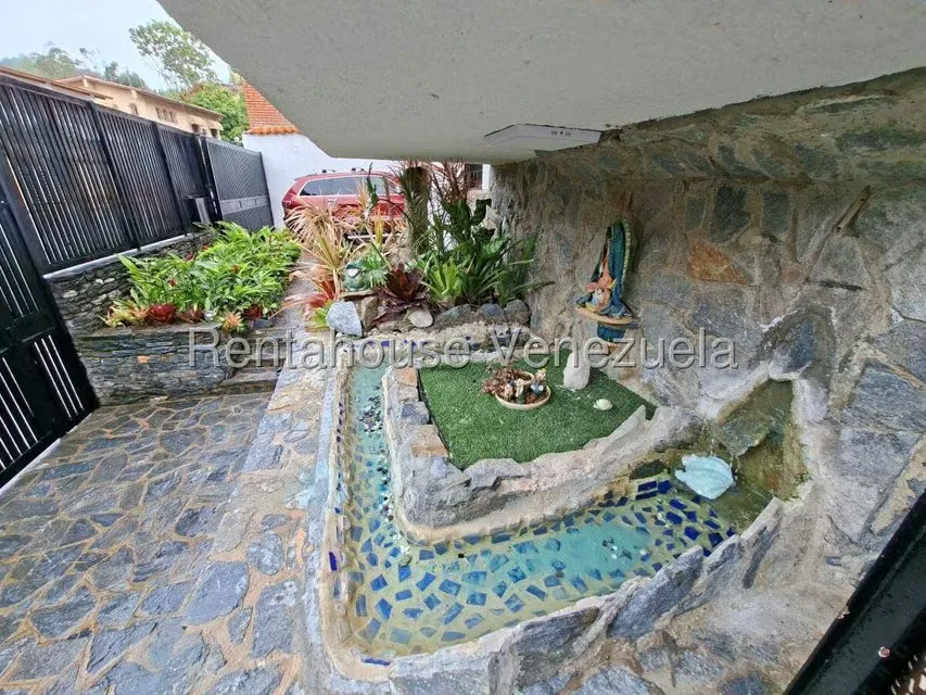 Casa (Duplex) en Venta en Lomas de Prados del Este, Distrito Metropolitano - 3
