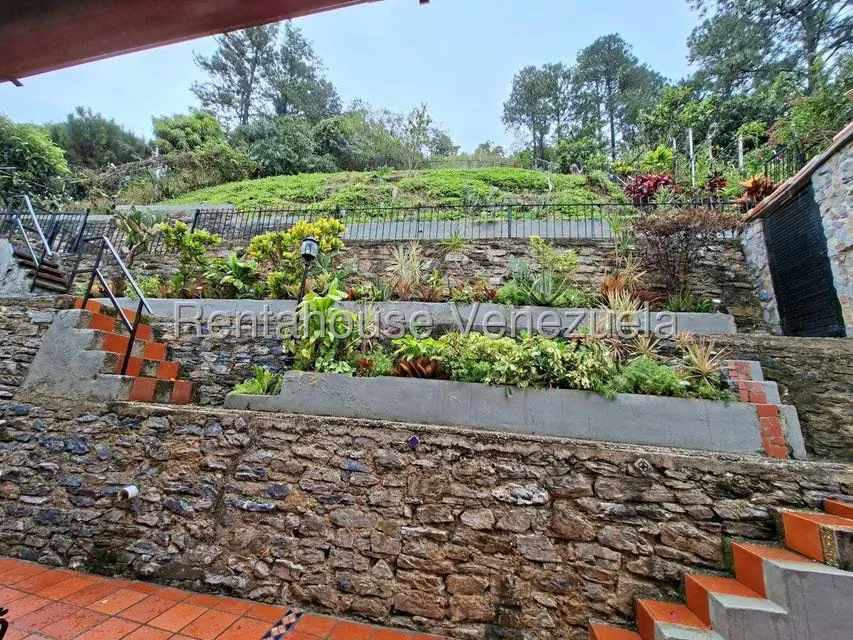 Casa (Duplex) en Venta en Lomas de Prados del Este, Distrito Metropolitano - 24