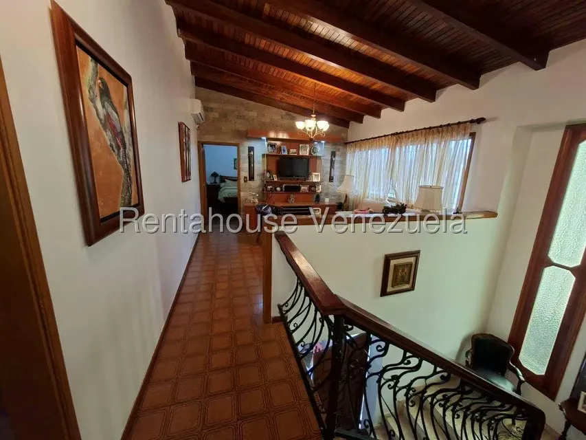Casa (Duplex) en Venta en Lomas de Prados del Este, Distrito Metropolitano - 30