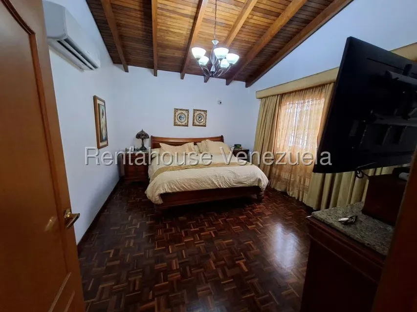 Casa (Duplex) en Venta en Lomas de Prados del Este, Distrito Metropolitano - 34