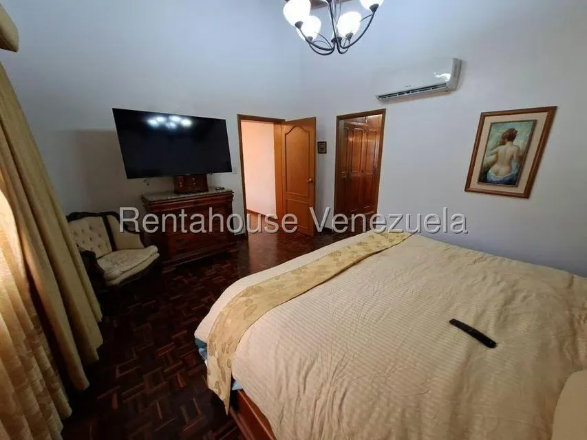 Casa (Duplex) en Venta en Lomas de Prados del Este, Distrito Metropolitano - 36