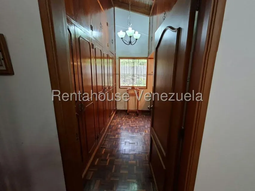 Casa (Duplex) en Venta en Lomas de Prados del Este, Distrito Metropolitano - 38