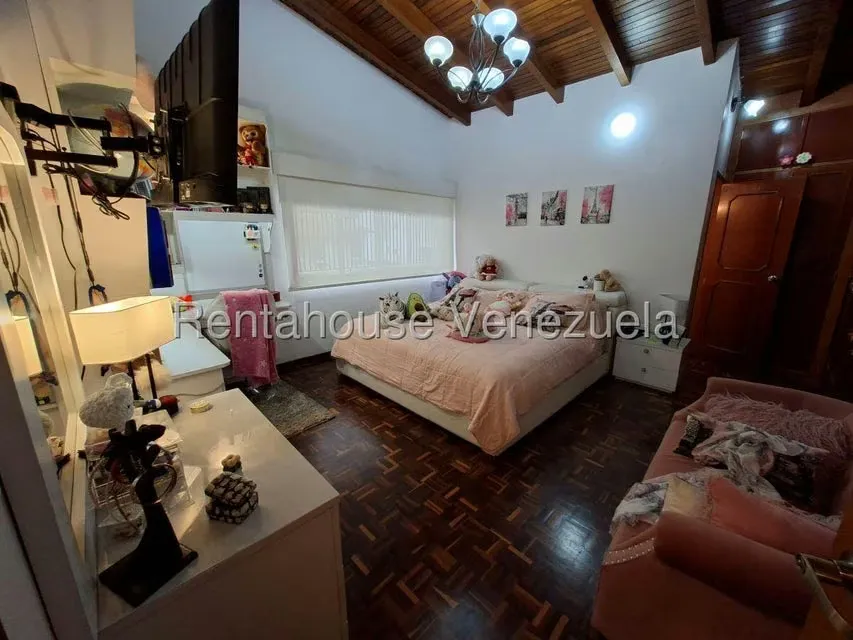 Casa (Duplex) en Venta en Lomas de Prados del Este, Distrito Metropolitano - 45