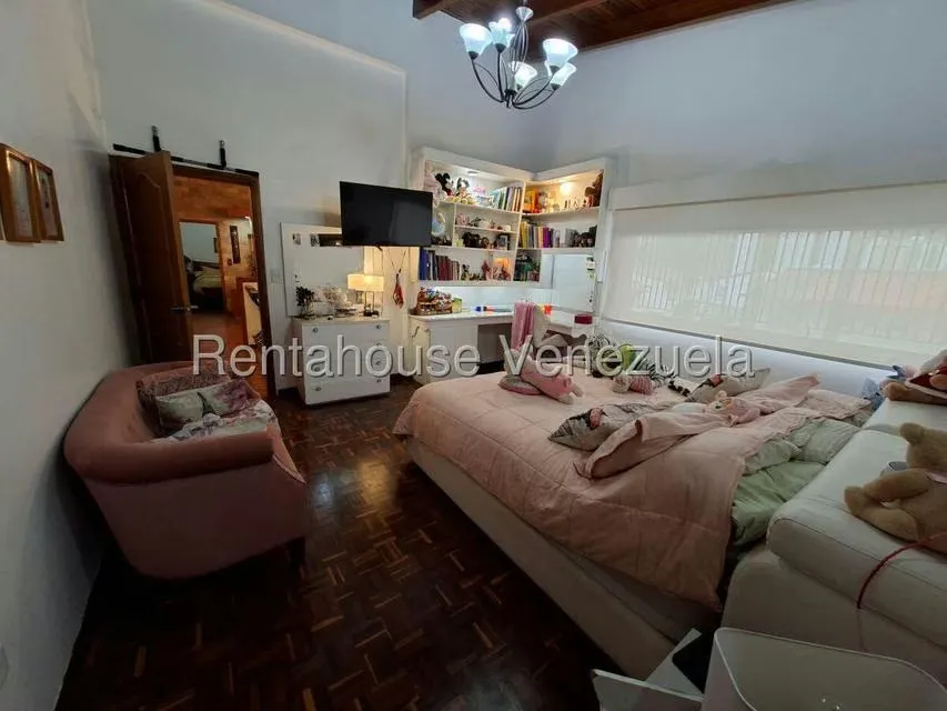 Casa (Duplex) en Venta en Lomas de Prados del Este, Distrito Metropolitano - 46