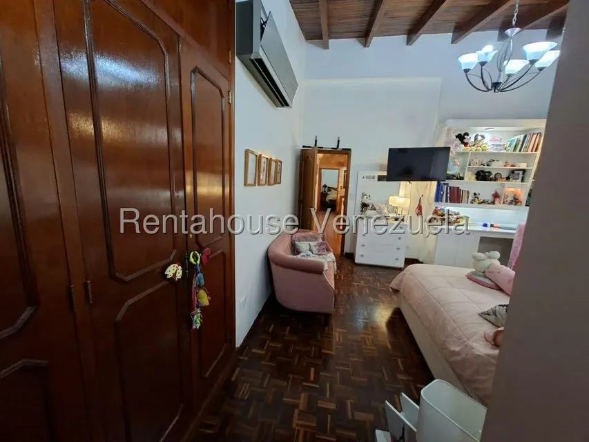 Casa (Duplex) en Venta en Lomas de Prados del Este, Distrito Metropolitano - 47