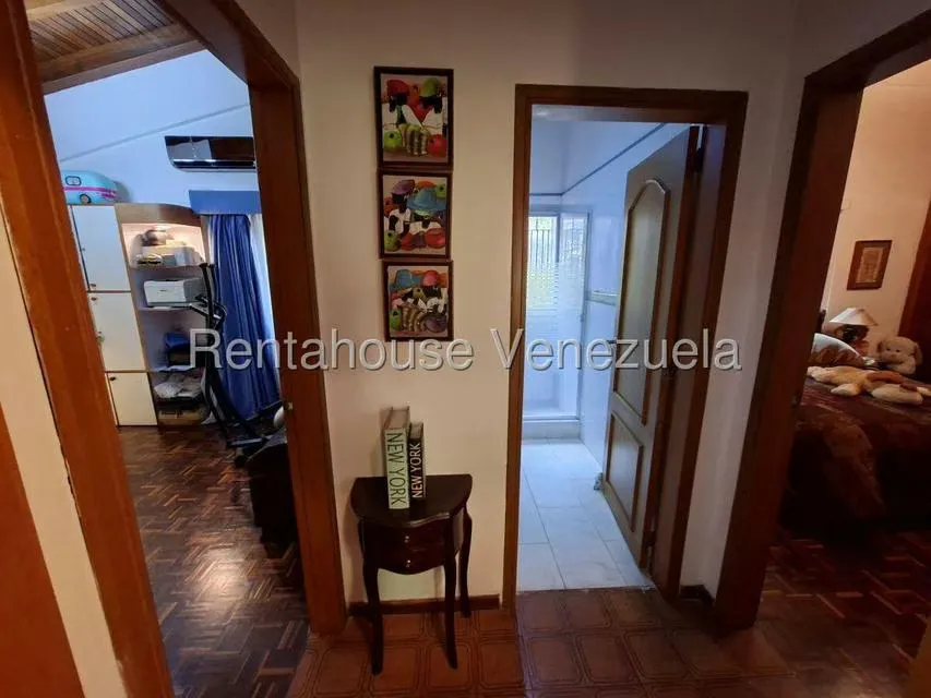 Casa (Duplex) en Venta en Lomas de Prados del Este, Distrito Metropolitano - 55