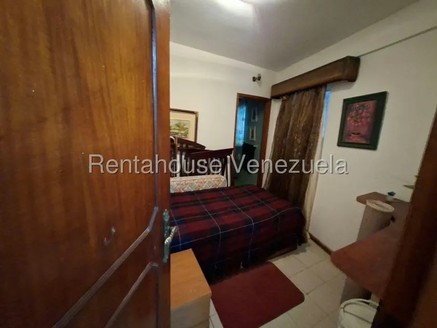 Casa (Duplex) en Venta en Lomas de Prados del Este, Distrito Metropolitano - 60