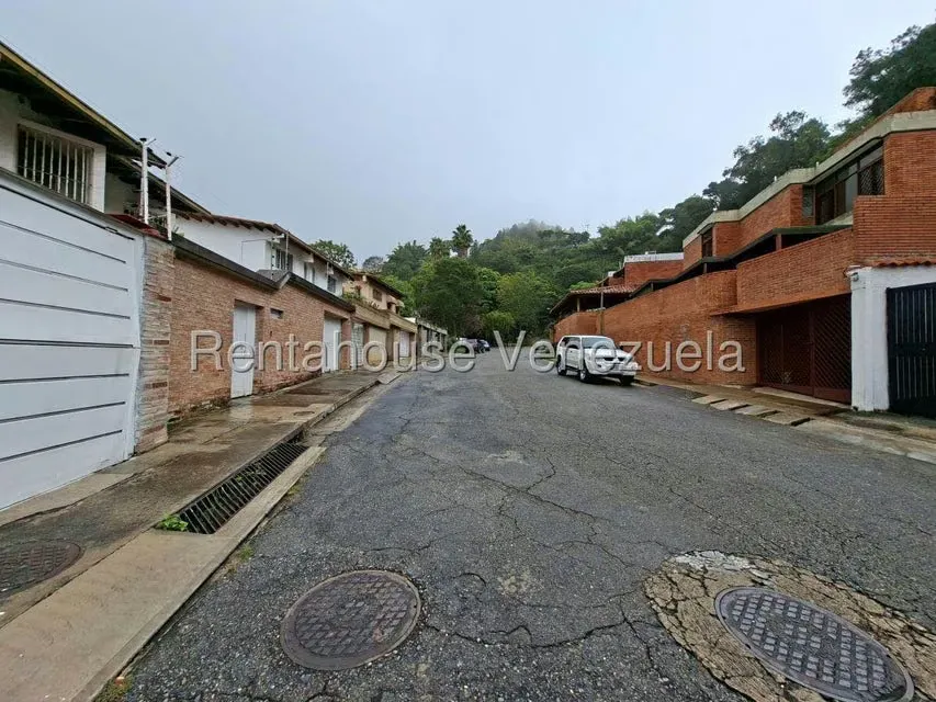 Casa (Duplex) en Venta en Lomas de Prados del Este, Distrito Metropolitano - 65