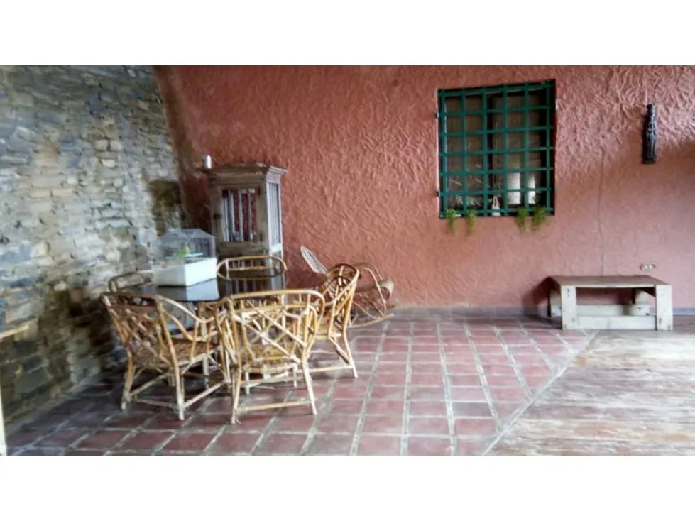 Vendo casa 700m2 6h/6b/3p Baruta 0346 - 2