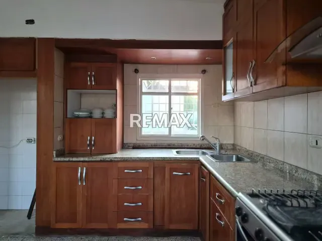 CASA EN VENTA URB. LAS LOMAS - 2